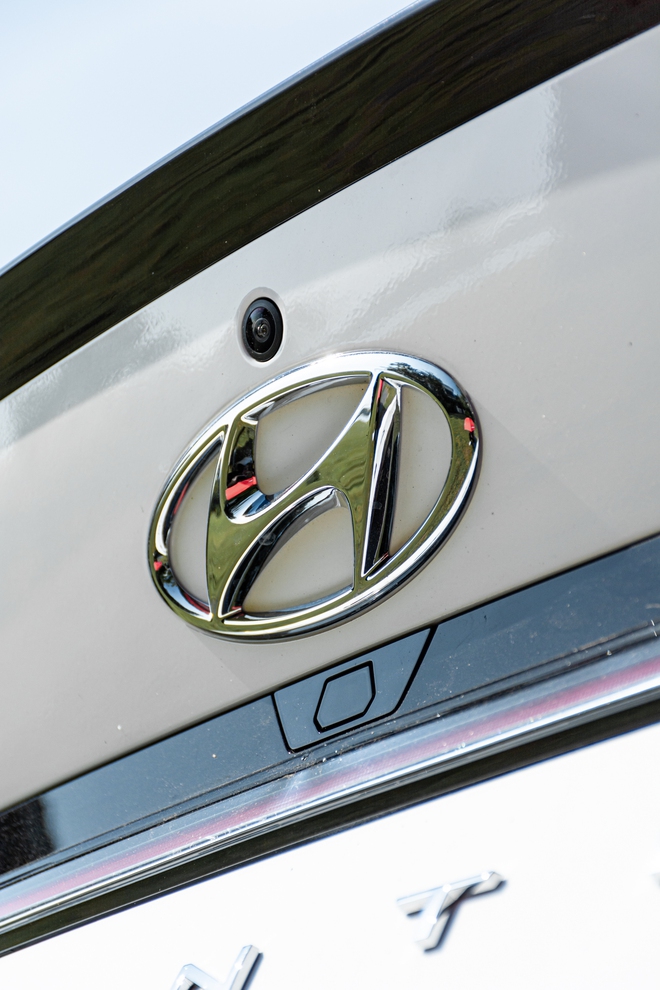Đ&aacute;nh gi&aacute; Hyundai Elantra N Line: Xe thể thao gi&aacute; 799 triệu, mạnh v&agrave; cảm x&uacute;c hơn Civic RS, c&ograve;n điểm yếu c&ocirc;ng nghệ - Ảnh 12.