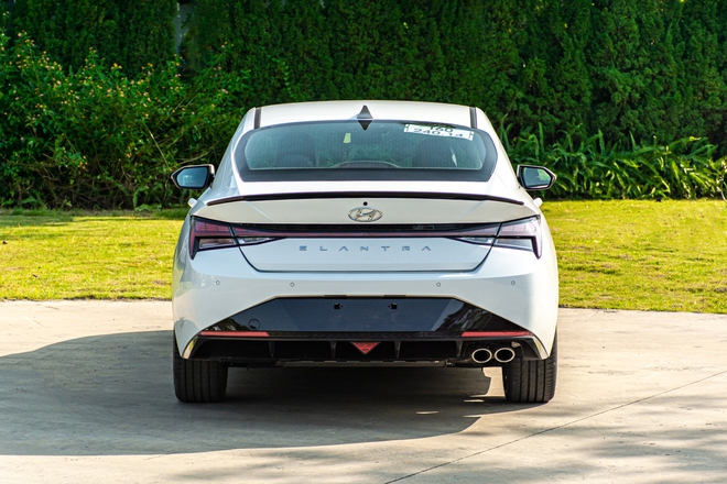 Đánh giá Hyundai Elantra N Line: Xe thể thao giá 799 triệu, mạnh và cảm xúc hơn Civic RS, còn điểm yếu công nghệ - Ảnh 6.