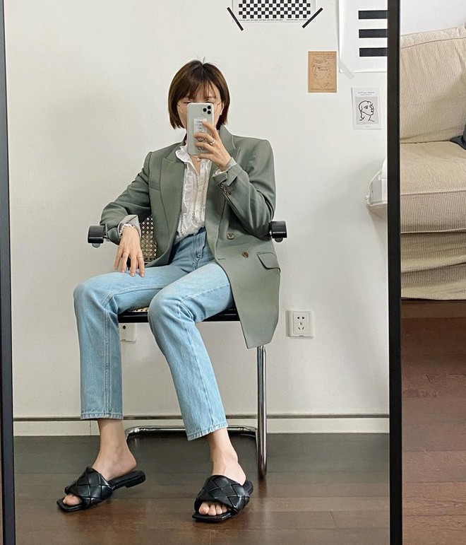 11 c&aacute;ch mặc &aacute;o blazer với sơ mi gi&uacute;p nh&acirc;n đ&ocirc;i vẻ thanh lịch - Ảnh 3.