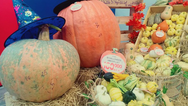 TPHCM: B&iacute; ng&ocirc; tiền triệu cho Halloween h&uacute;t kh&aacute;ch - Ảnh 2.