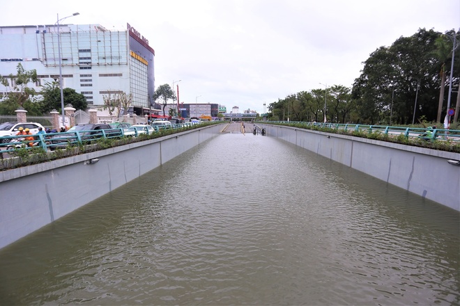 Hầm chui trăm tỷ ở Đà Nẵng lại ngập gần đến nóc - Ảnh 1.