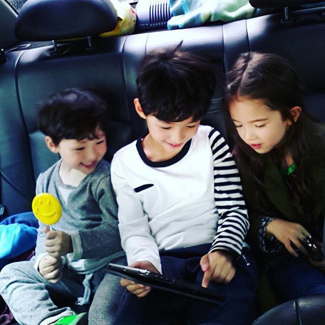 Năng lượng ti&ecirc;u cực khi con chơi với những người bạn xấu - Ảnh 1.