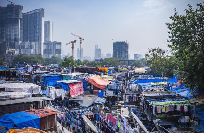 Xưởng giặt thủ công lớn nhất thế giới ẩn mình trong khu ổ chuột giữa lòng thành phố hiện đại ở Ấn Độ - Ảnh 8.