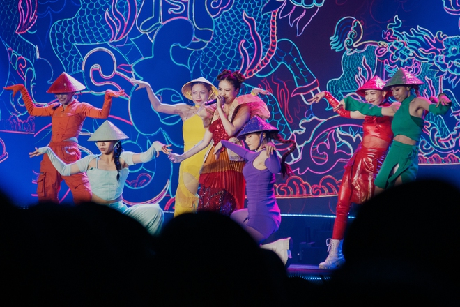 Hồ Ngọc Hà trở lại sân khấu sau khi huỷ loạt show ở Mỹ, Sơn Tùng biểu diễn cực bốc - Ảnh 10.