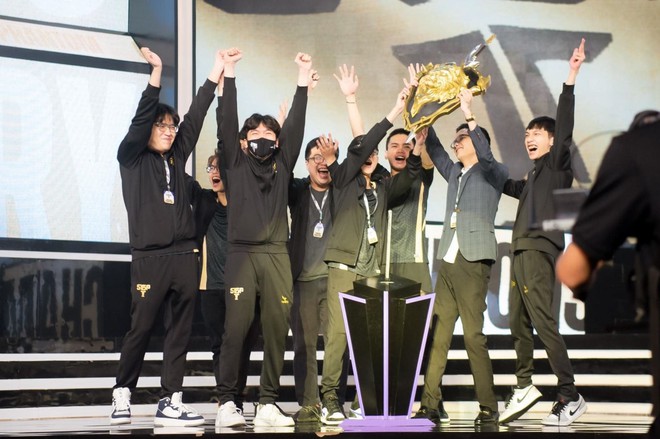 Tuyển thủ Saigon Phantom bật kh&oacute;c sau khi nghe được lời t&acirc;m sự của mẹ - Ảnh 1.