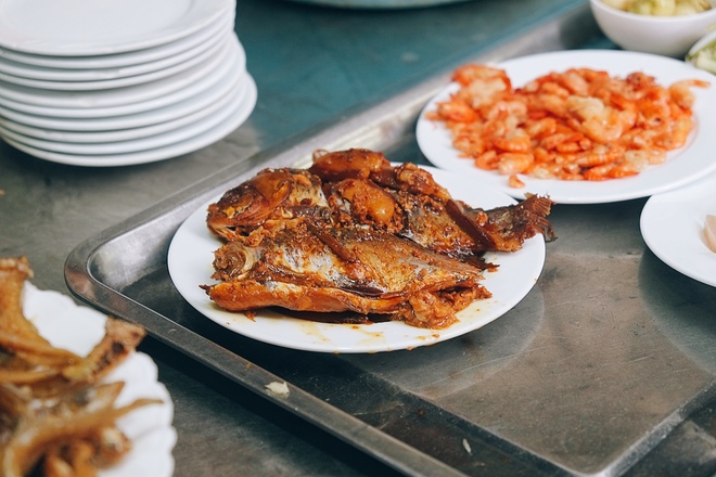 B&iacute; mật của m&oacute;n c&aacute; kho trứ danh ở tiệm cơm bụi đắt nhất nh&igrave; H&agrave; Nội - Ảnh 9.