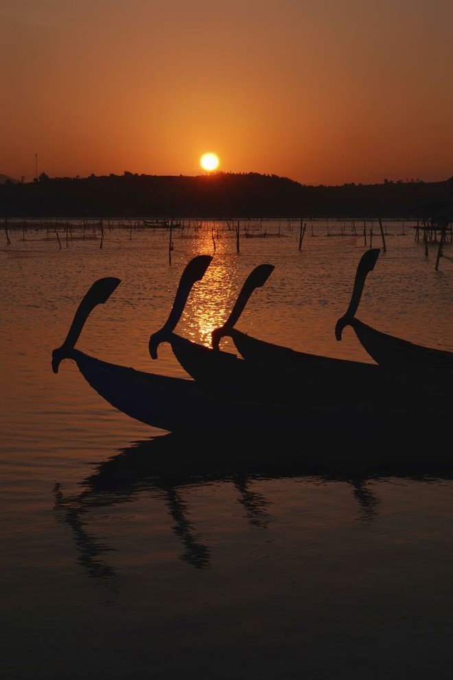 Kh&aacute;m ph&aacute; n&eacute;t đẹp d&acirc;n d&atilde; m&agrave; n&ecirc;n thơ của những đầm, ph&aacute; tại ven biển miền Trung - Ảnh 10.