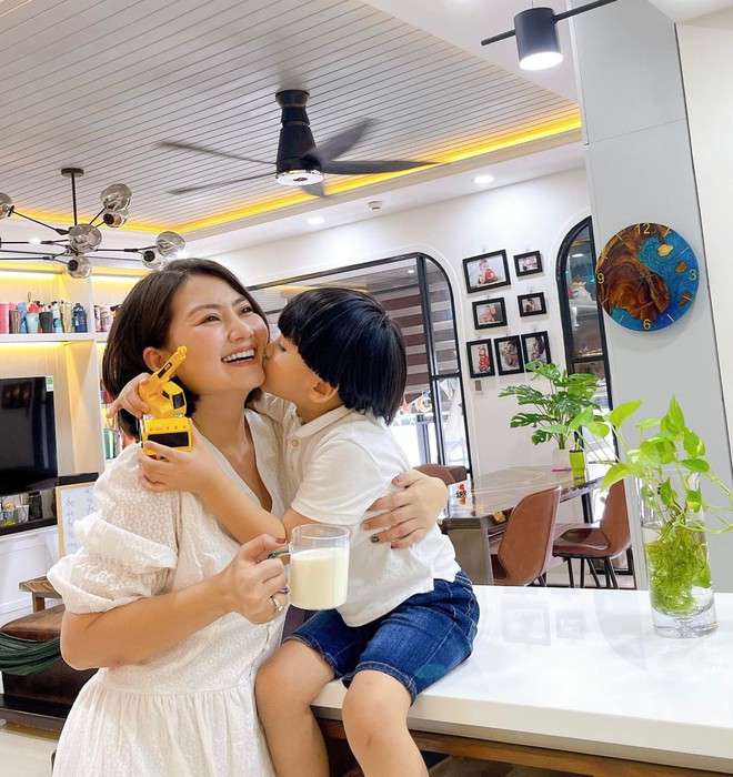 Ngọc Lan ở tuổi 37: L&agrave;m mẹ đơn th&acirc;n v&agrave; nhan sắc thăng hạng, khuy&ecirc;n Thanh B&igrave;nh lấy vợ mới - Ảnh 6.