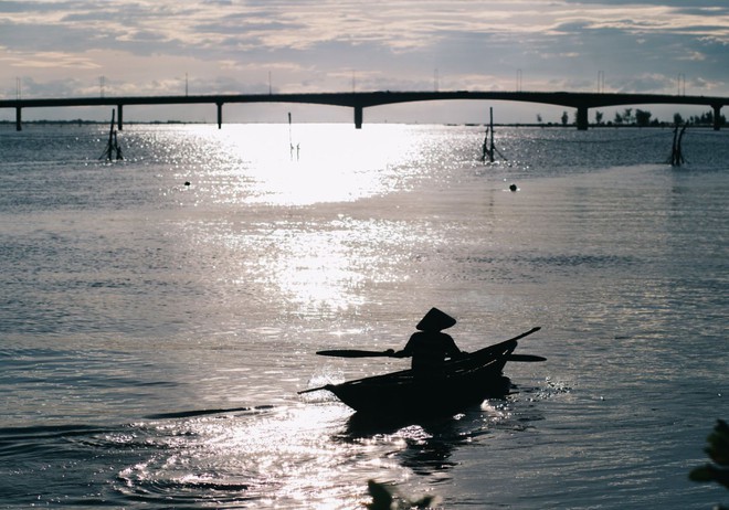 Kh&aacute;m ph&aacute; n&eacute;t đẹp d&acirc;n d&atilde; m&agrave; n&ecirc;n thơ của những đầm, ph&aacute; tại ven biển miền Trung - Ảnh 5.