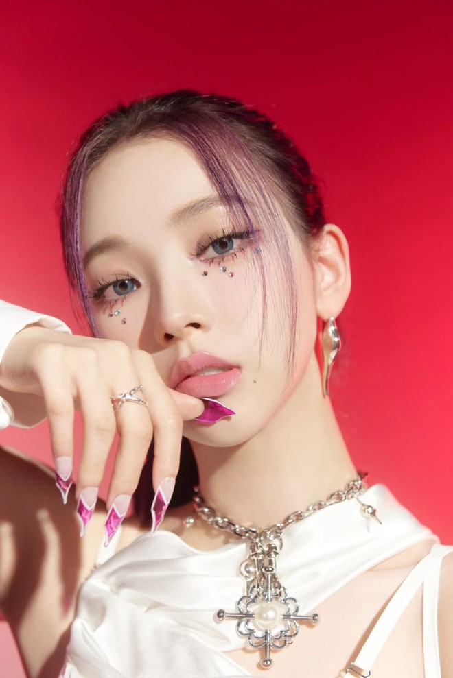 Sao Hàn mê mệt kiểu makeup đính đá: Jennie tối giản vẫn xinh, Nayeon ngọt ngào muốn "xỉu" - Ảnh 5.