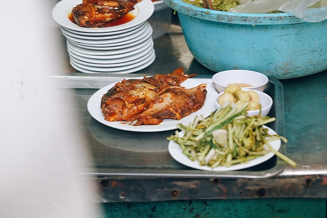 Bí mật của món cá kho trứ danh ở tiệm c…