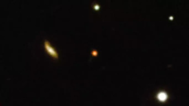 NASA bắt được tín hiệu xuyên không từ thế giới 12,8 tỉ năm trước - Ảnh 1. NASA bắt được tín hiệu xuyên không từ thế giới 12,8 tỉ năm trước - Ảnh 1.