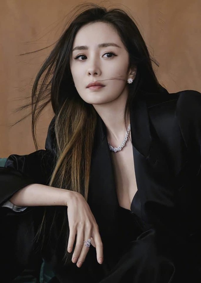 Hội &lsquo;mẹ đơn th&acirc;n&rsquo; sở hữu nhan sắc ng&agrave;y c&agrave;ng l&ecirc;n hương của l&agrave;ng giải tr&iacute; Hoa ngữ - Ảnh 1.