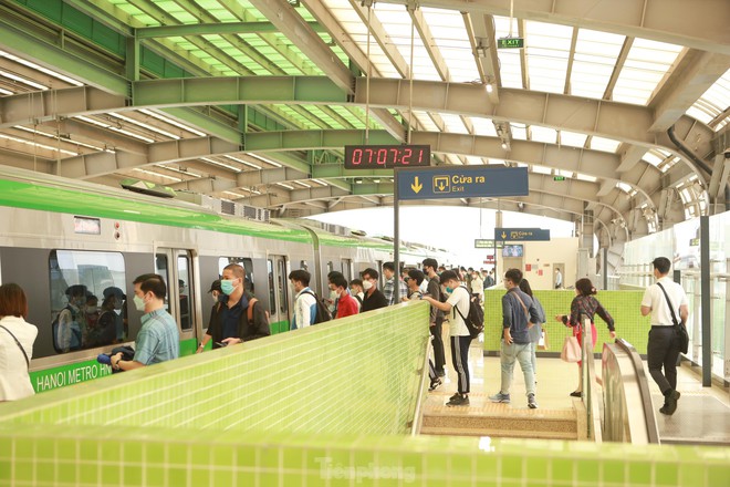 Hơn 32.000 lượt khách đi tàu điện Cát Linh - Hà Đông mỗi ngày - Ảnh 2.
