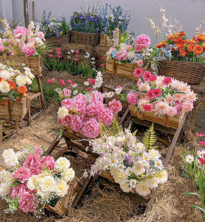 Water shops with gardens filled with flower scents to score points with women on the occasion of October 20 - Photo 1.