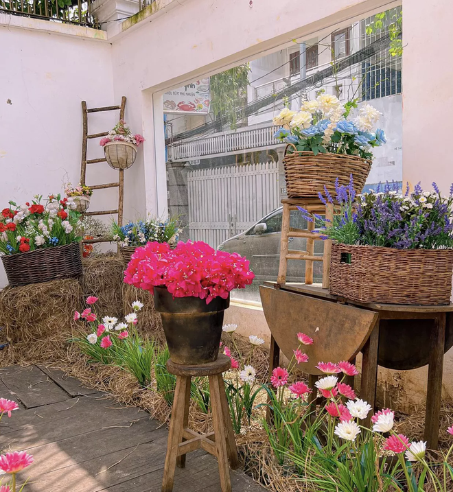 Water shops with gardens filled with flower scents to score points with women on the occasion of October 20 - Photo 2.