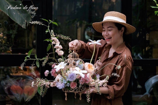 Water shops with gardens filled with flower scents to score points with women on the occasion of October 20 - Photo 6.