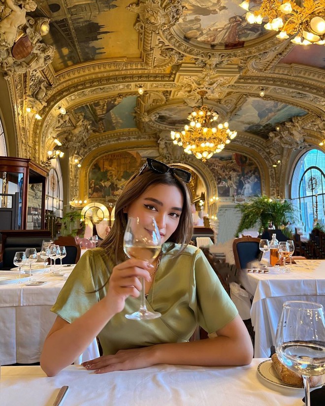 Đi du lịch l&agrave; phải chịu chi như TikToker Linda Ng&ocirc;: Bỏ ra số tiền cực &ldquo;khủng&rdquo; để vi vu ch&acirc;u &Acirc;u - Ảnh 5.