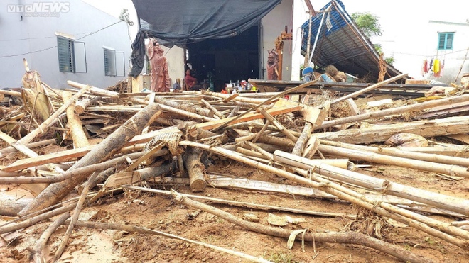 Rốn lũ H&ograve;a Vang ngổn ngang sau mưa ngập lịch sử ở Đ&agrave; Nẵng - Ảnh 5.