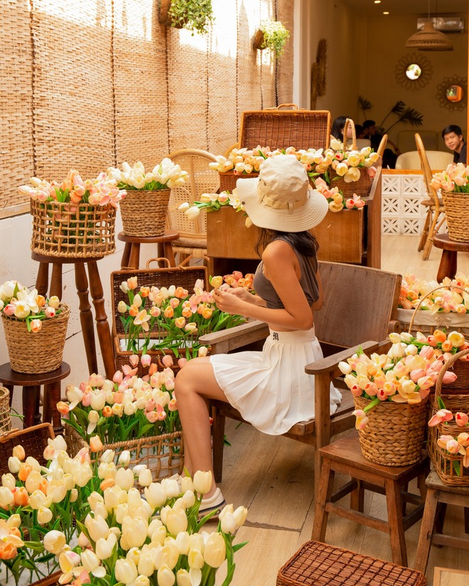 Water shops with gardens filled with flower scents to score points with women on the occasion of October 20 - Photo 13.