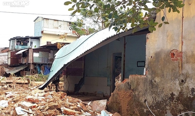 Rốn lũ H&ograve;a Vang ngổn ngang sau mưa ngập lịch sử ở Đ&agrave; Nẵng - Ảnh 1.