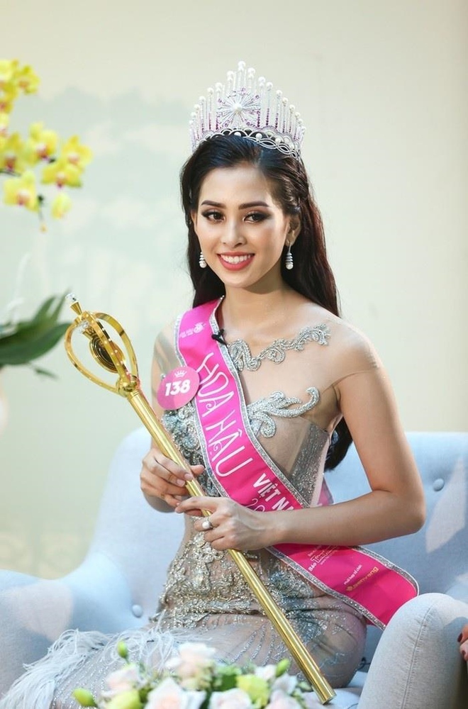 Hoa hậu Trần Tiểu Vy háo hức báo tin vui, chuẩn bị làm lễ tốt nghiệp đại học - Ảnh 4.