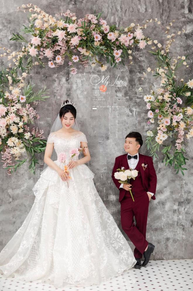 Cặp đ&ocirc;i chồng 1m37 lấy vợ 1m62: Nửa đ&ecirc;m vợ ngh&eacute;n khế chồng cũng đi h&aacute;i ngay - Ảnh 2.