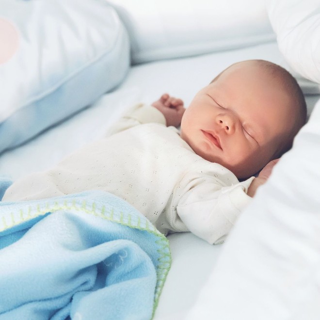 Hà Nội liên tiếp ghi nhận 2 trẻ sơ sinh đột tử trong khi ngủ, chuyên gia phân tích nguyên nhân và cách phòng tránh - Ảnh 1.