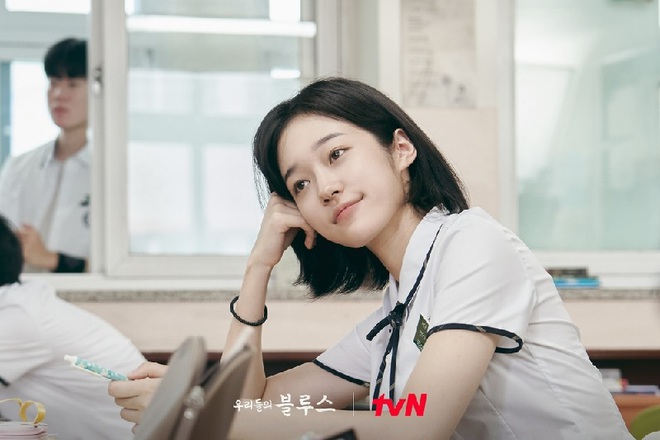 Dàn mỹ nhân Cô Gái Thế Kỷ 20: Han Hyo Joo quyến rũ, Kim Yoo Jung đúng chuẩn nữ thần - Ảnh 9. Dàn mỹ nhân Cô Gái Thế Kỷ 20: Han Hyo Joo quyến rũ, Kim Yoo Jung đúng chuẩn nữ thần - Ảnh 9.