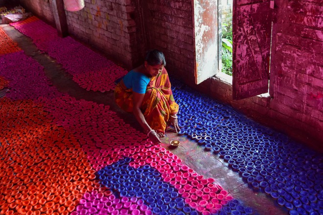 M&ugrave;a cao điểm mua sắm của d&acirc;n Ấn Độ lộ diện vấn đề c&ograve;n tồn tại từ đại dịch: Người gi&agrave;u chi ph&oacute;ng tay, người ngh&egrave;o chật vật tiết kiệm - Ảnh 3.