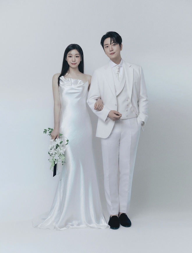 BST váy cưới 3 trắng - 1 vàng của cô dâu Kim Yuna - Ảnh 3.