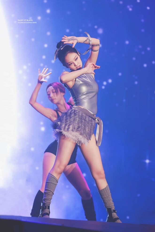 Hai đêm diễn mở màn Born Pink tại Hàn Quốc: BLACKPINK bị &quot;khớp&quot; vũ đạo, Jennie bùng nổ với sân khấu cá nhân - Ảnh 10.