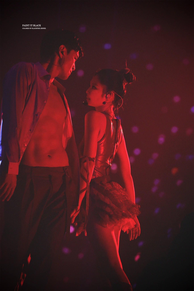 Hai đêm diễn mở màn Born Pink tại Hàn Quốc: BLACKPINK bị &quot;khớp&quot; vũ đạo, Jennie bùng nổ với sân khấu cá nhân - Ảnh 10.