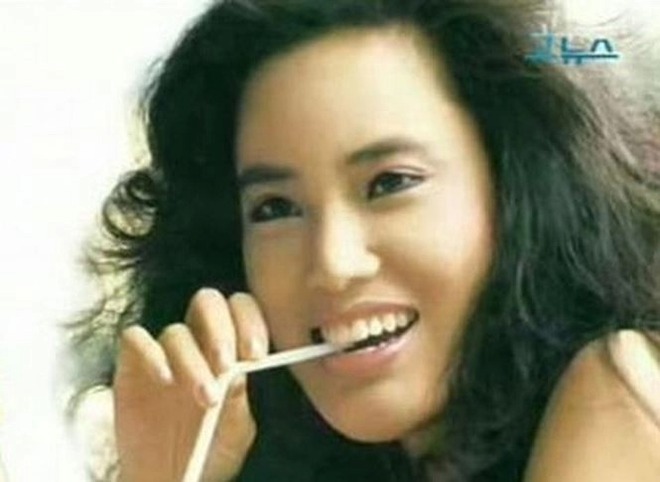Thảm họa thẩm mỹ xứ Hàn: Nữ ca sĩ 17 lần phẫu thuật cứu vãn nhan sắc vì tự tiêm dầu ăn và cái chết bí ẩn tuổi 57 - Ảnh 9.