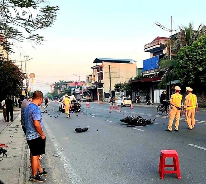 2 người tử vong sau va chạm giữa &ocirc; t&ocirc; con v&agrave; xe m&aacute;y - Ảnh 1.