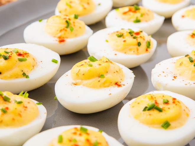 Bạn c&oacute; thể giảm c&acirc;n m&agrave; kh&ocirc;ng cần nhịn đ&oacute;i: 5 loại thực phẩm n&agrave;y gi&uacute;p bạn về d&aacute;ng thần tốc - Ảnh 1.