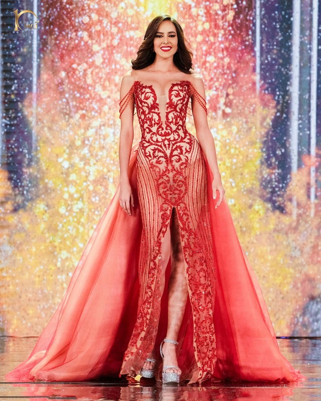 Váy dạ hội cut-out tại chung kết Miss Universe Vietnam