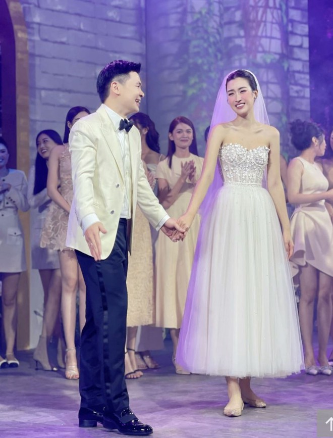 5 điều đặc biệt trong h&ocirc;n lễ Đỗ Mỹ Linh: Bầu Hiển nhảy c&ugrave;ng c&aacute;c con, c&ocirc; d&acirc;u c&oacute; 1 chi tiết cực tinh tế - Ảnh 5.