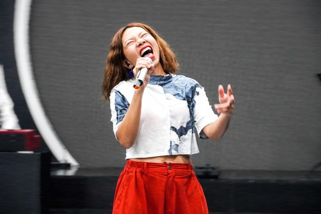 Phan Mạnh Quỳnh thấy &aacute;p lực khi h&aacute;t c&ugrave;ng Diva H&agrave; Trần - Ảnh 2.