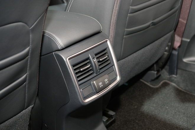 Subaru Forester 2023 gi&aacute; từ 969 triệu đồng tại Việt Nam: Thiết kế mới, th&ecirc;m c&ocirc;ng nghệ an to&agrave;n - Ảnh 13.