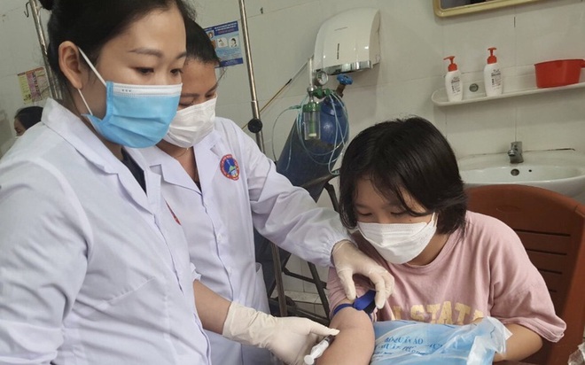 X&aacute;c định nguy&ecirc;n nh&acirc;n khiến h&agrave;ng trăm học sinh ở huyện Chợ Đồn, Bắc Kạn sốt cao, nghỉ học - Ảnh 1.