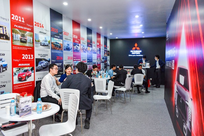 Bên trong các phòng chờ tại VMS 2022: Cách đối xử khác nhau với khách mua xe tiền tỷ của các hãng xe - Ảnh 29.