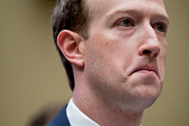 Mark Zuckerberg vừa trải qua một ng&agrave;y tồi tệ: Vốn h&oacute;a Meta bốc hơi 65 tỷ USD, từ đối t&aacute;c quảng c&aacute;o đến nh&agrave; đầu tư đều quay lưng - Ảnh 1.