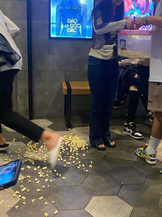 Tr&agrave;o lưu mang x&ocirc;, chậu nhận bỏng ng&ocirc;: Đu trend sao để vừa vui vừa tr&aacute;nh l&atilde;ng ph&iacute;? - Ảnh 5.