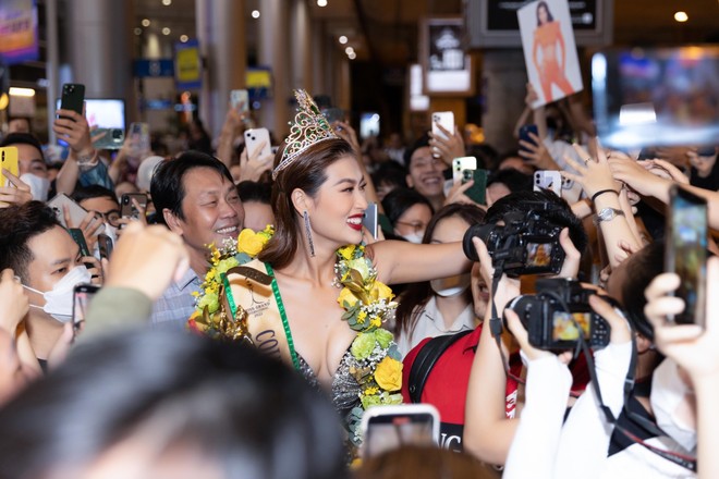 Thi&ecirc;n &Acirc;n ăn b&uacute;n b&ograve; ngay khi về Việt Nam - Ảnh 5.