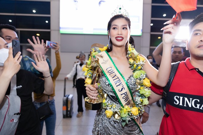 Thi&ecirc;n &Acirc;n ăn b&uacute;n b&ograve; ngay khi về Việt Nam - Ảnh 1.