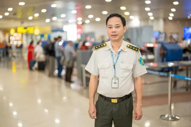 Cầm nhầm đồng hồ tại khay soi chiếu an ninh ở Nội B&agrave;i, bay v&agrave;o T&acirc;n Sơn Nhất vẫn kh&ocirc;ng tho&aacute;t - Ảnh 12.