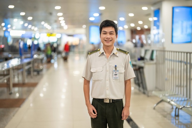 Cầm nhầm đồng hồ tại khay soi chiếu an ninh ở Nội B&agrave;i, bay v&agrave;o T&acirc;n Sơn Nhất vẫn kh&ocirc;ng tho&aacute;t - Ảnh 8.