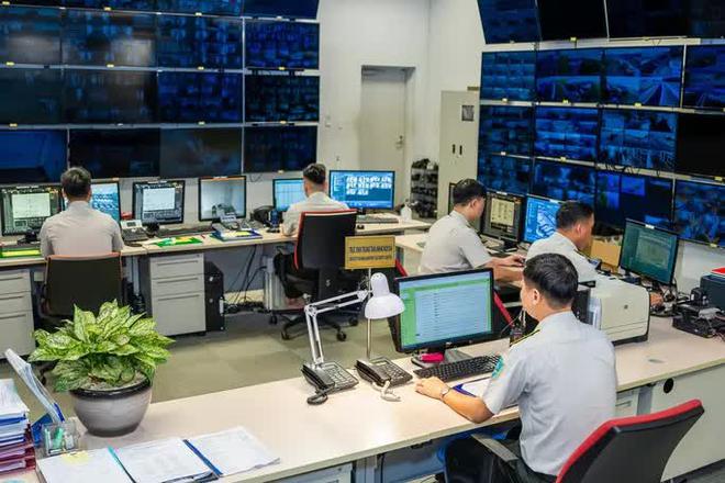 Cầm nhầm đồng hồ tại khay soi chiếu an ninh ở Nội B&agrave;i, bay v&agrave;o T&acirc;n Sơn Nhất vẫn kh&ocirc;ng tho&aacute;t - Ảnh 5.