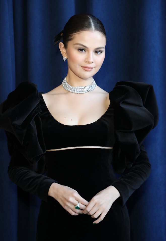 Selena Gomez có bí quyết riêng để mặc đẹp và sang bất chấp cân nặng thay đổi - Ảnh 5.